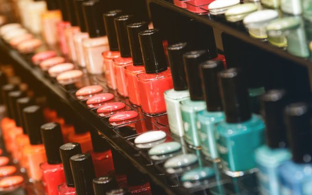 Where to Get a Full Set Manicure?