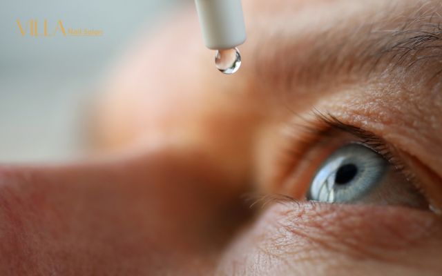 Moisten Lenses with Rewetting Drops