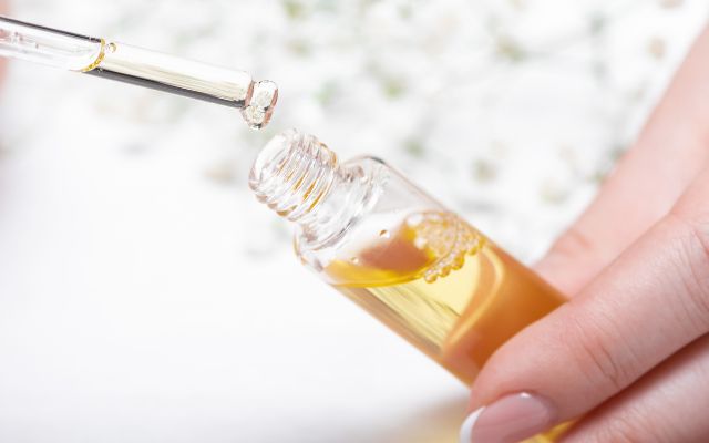 Using Cuticle Oil to Enhance Manicure Longevity