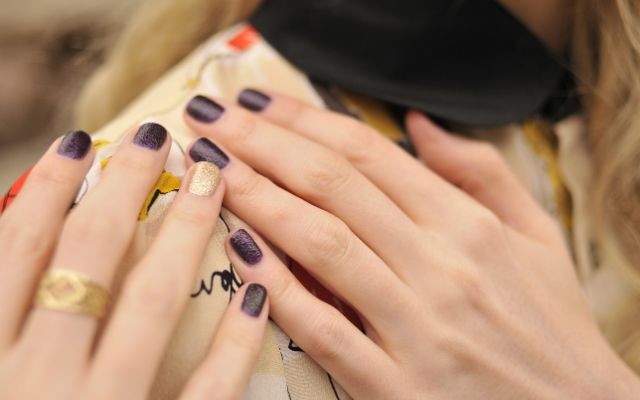 Can Clear Nail Polish Prevent Gold Tarnishing?